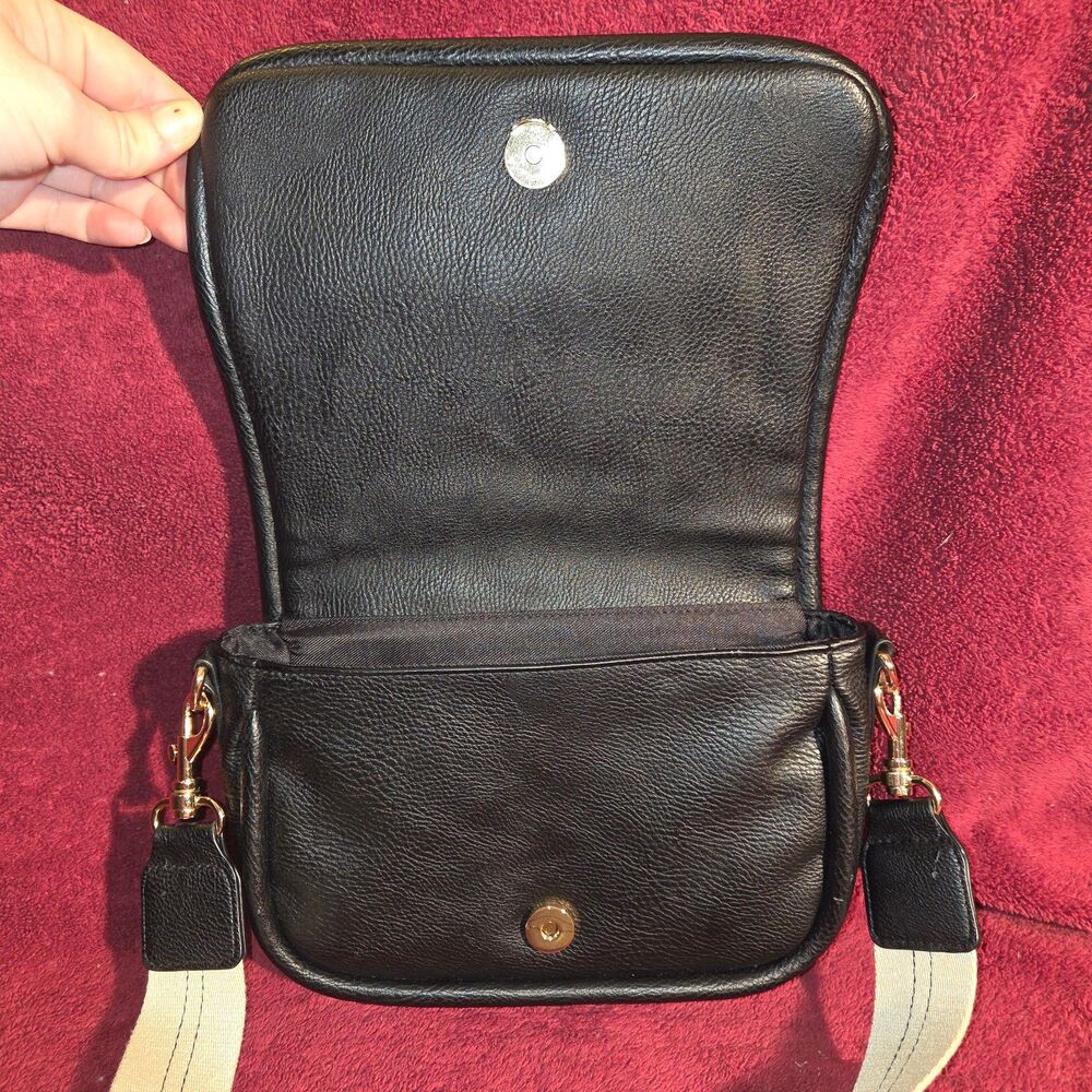 Universal Thread Black Faux Leather Camera Crossbody Bag Cream Webbing Strap - Picture 5 of 8